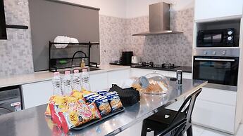 Modern Private Pool Villa in Sukhumvit