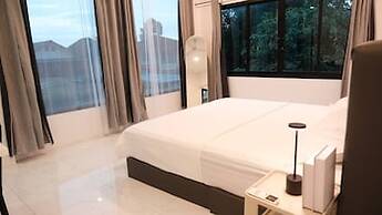 Modern Private Pool Villa in Sukhumvit