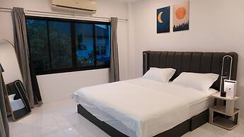 Modern Private Pool Villa in Sukhumvit