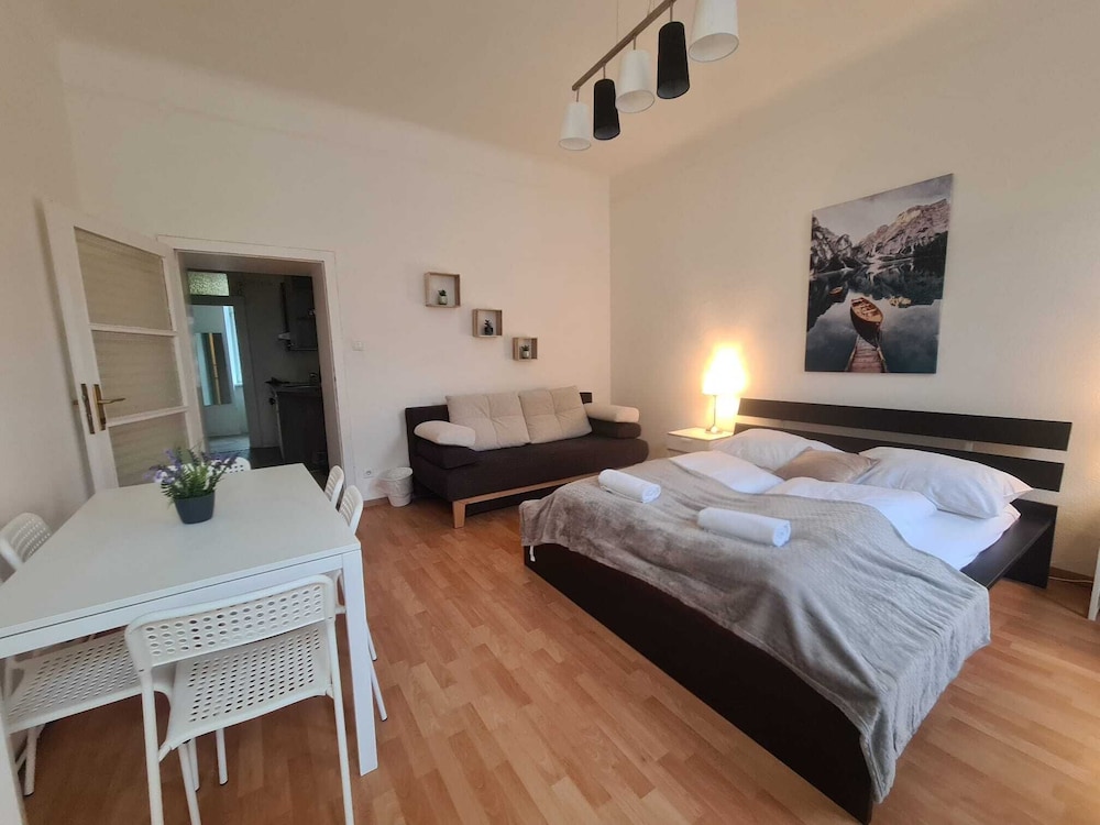 Modern 2BR Apt Near Wiener Stadthalle