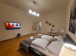 Modern 2BR Apt Near Wiener Stadthalle