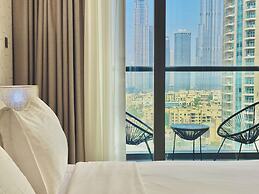 Venduras Chic 1BR Burj Views Sterling
