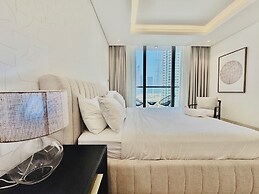 Venduras Chic 1BR Burj Views Sterling