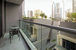 Luxury 1BR at Sterling East Burj Views