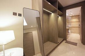 Luxury 1BR at Sterling East Burj Views