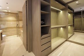 Luxury 1BR at Sterling East Burj Views