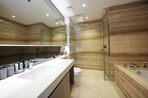 Luxury 1BR at Sterling East Burj Views