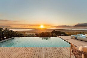 Mbizi Lagoon House