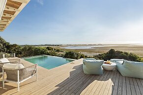Mbizi Lagoon House