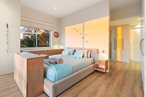 Mbizi Lagoon House