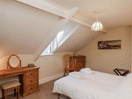 2 High Stakesby Cottages