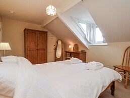 2 High Stakesby Cottages
