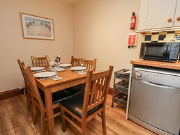 2 High Stakesby Cottages