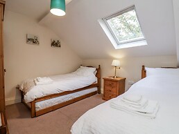 2 High Stakesby Cottages