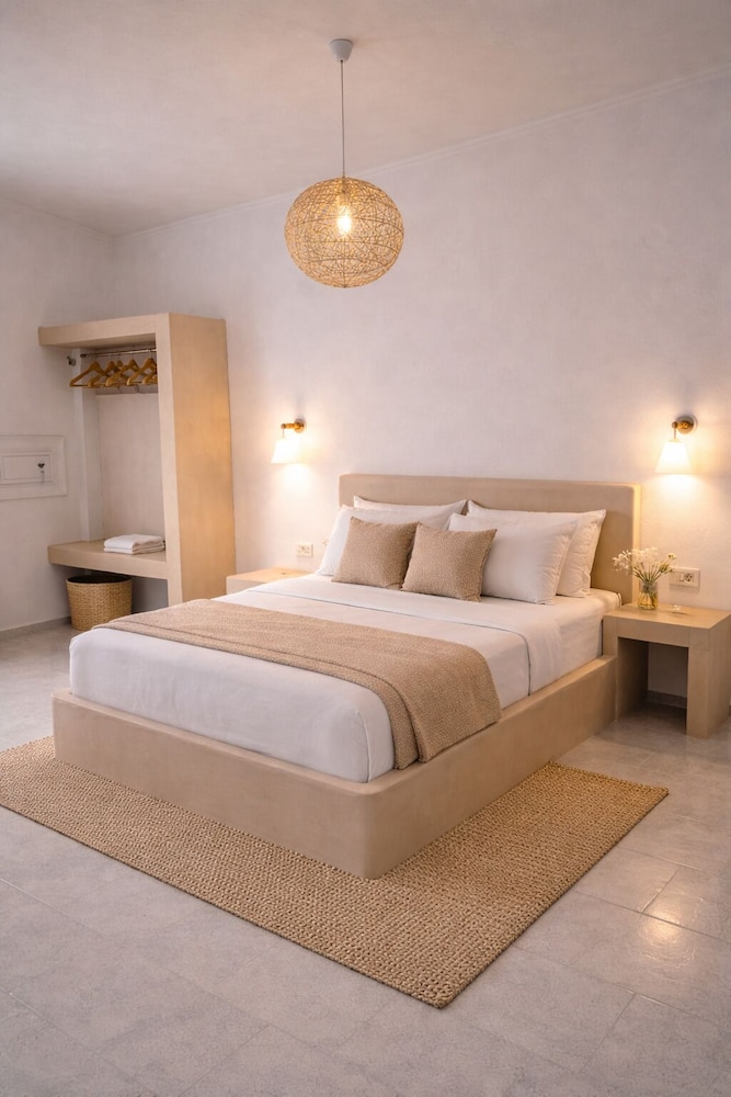 Noème Santorini