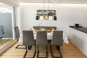 Alpine Apartment With Dream View & Garden Feeling