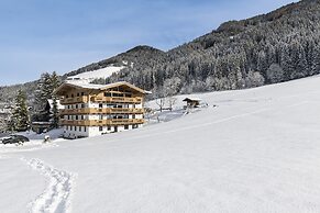Alpine Apartment With Dream View & Garden Feeling