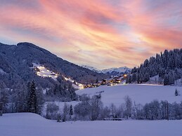 Alpine Apartment With Dream View & Garden Feeling