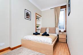 2bed Upper Cottage Flat-on Street Parking