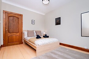2bed Upper Cottage Flat-on Street Parking