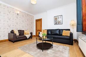2bed Upper Cottage Flat-on Street Parking