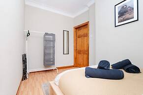 2bed Upper Cottage Flat-on Street Parking