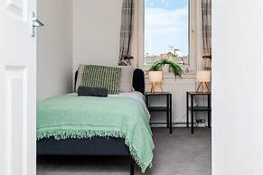 2 Bedroom Flat - Free Parking