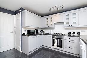 2 Bedroom Flat - Free Parking