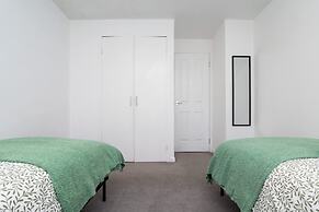 2 Bedroom Flat - Free Parking