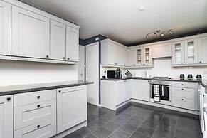 2 Bedroom Flat - Free Parking