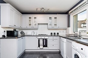 2 Bedroom Flat - Free Parking