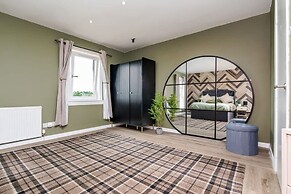 2 Bedroom House-free Parking