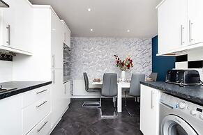 2 Bedroom House-free Parking