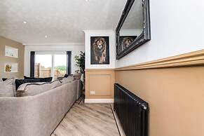 2 Bedroom House-free Parking