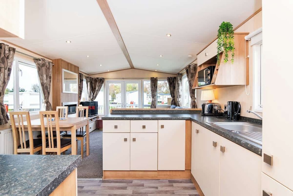 3 Bedroom Static Caravan-seton Sands