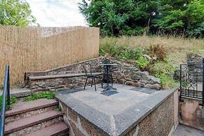 2 Bedroom House - Free Parking