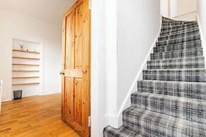 2 Bedroom House - Free Parking