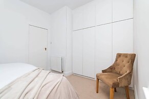 2 Bedroom House - Free Parking