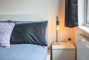 3bedroom House - Free Parking