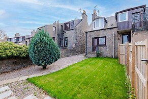 3 Bedroom Stylish Ground Floor Flat