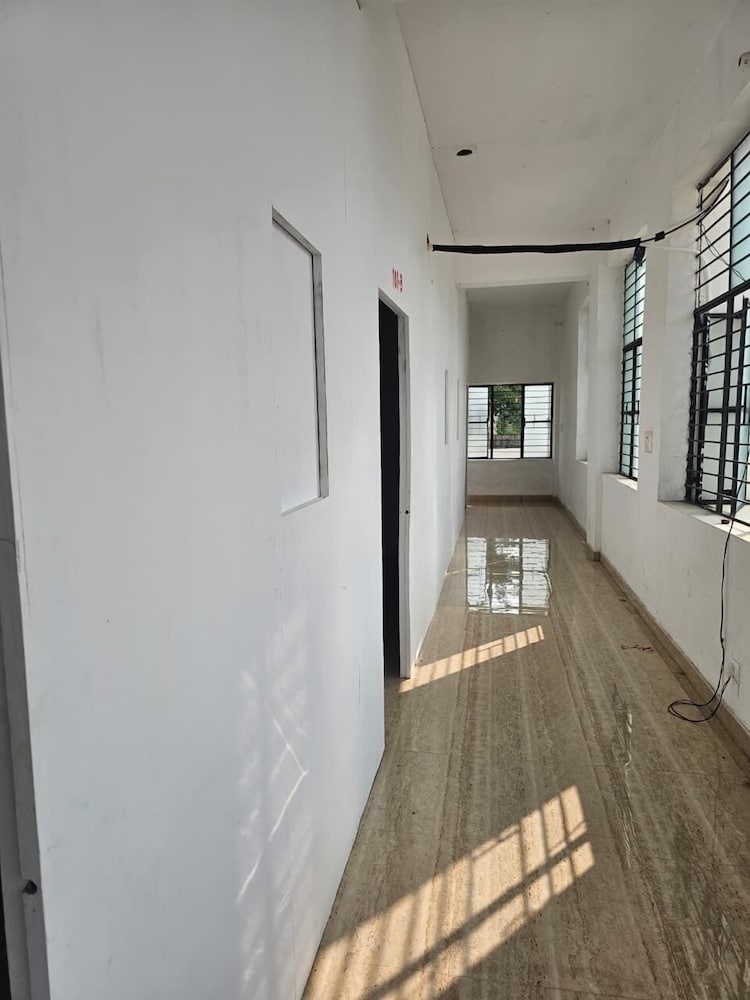 Lama Hotel Barabar