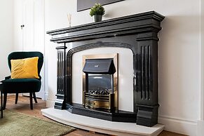 Spacious 3 BED House With Parking