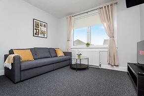 3 Bedroom Flat - Free Parking