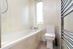 3 Bedroom Flat - Free Parking