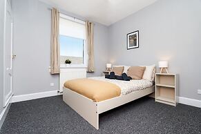 3 Bedroom Flat - Free Parking