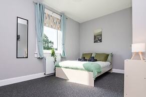 3 Bedroom Flat - Free Parking