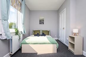 3 Bedroom Flat - Free Parking