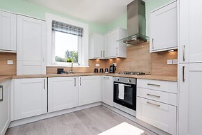 3 Bedroom Flat - Free Parking
