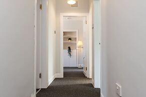 3 Bedroom Flat - Free Parking