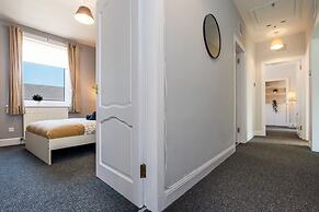 3 Bedroom Flat - Free Parking